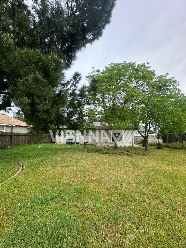 Building Photo - 5280 5th St