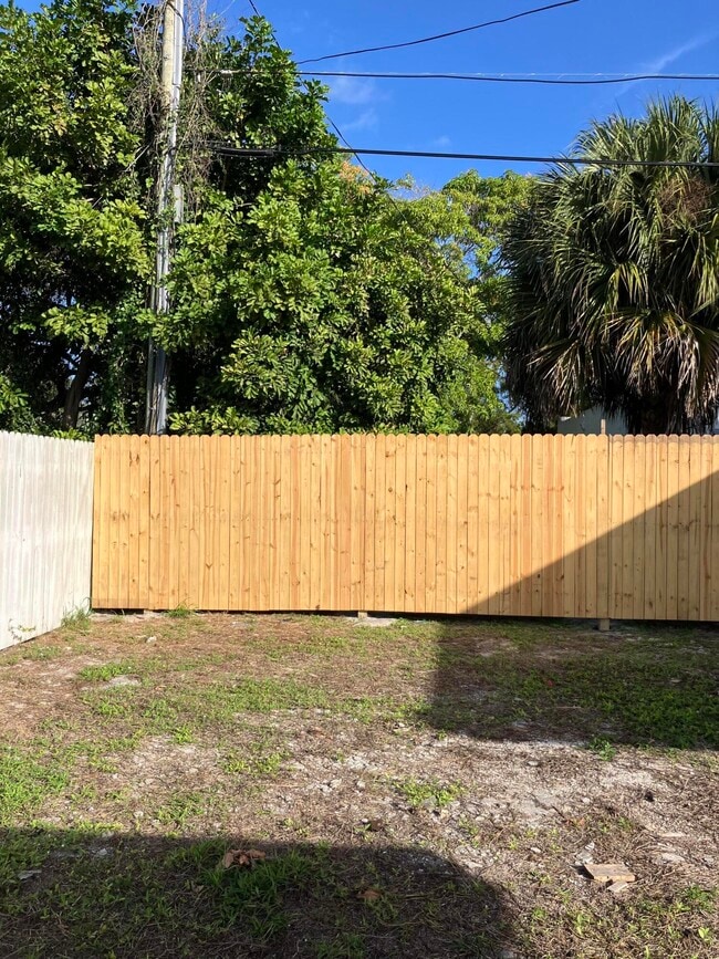 Building Photo - 949 30th St