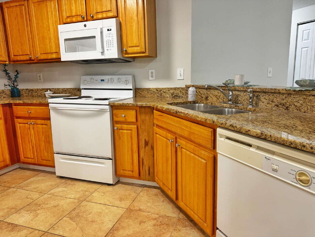 Building Photo - Newly Renovated Ground Floor 1 BR/1 BA Condo!