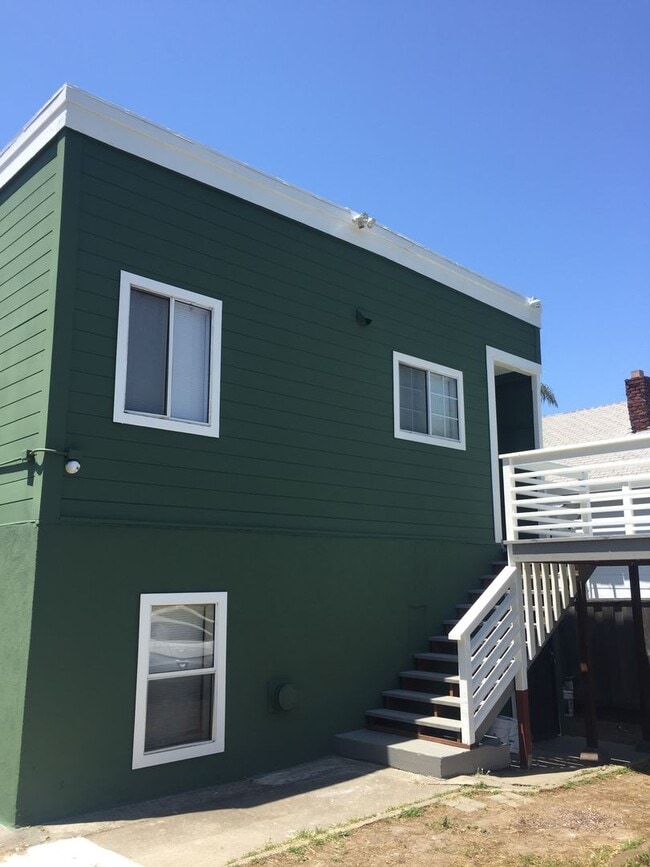 Building Photo - Blades Market