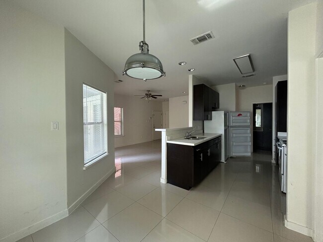 Building Photo - 501 Shiloh Dr