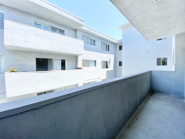 Building Photo - 121 Croft Ave