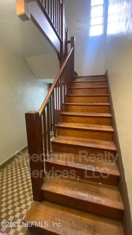 Building Photo - 1305 Lasalle St
