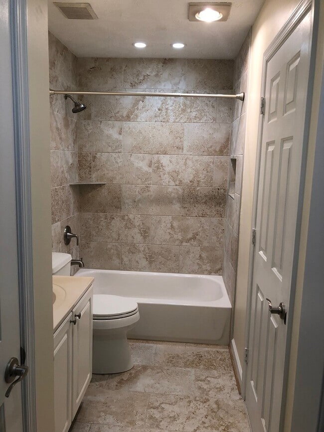 Building Photo - Great 2 bed 2 bath condo in Annapolis!