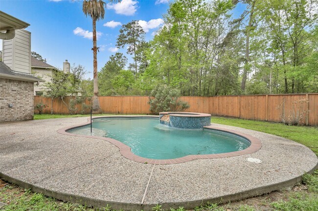 Building Photo - 10 Barker Ridge Ct