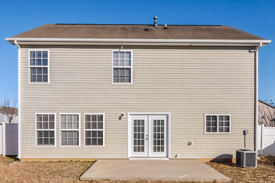 Building Photo - 3112 Olustee Dr