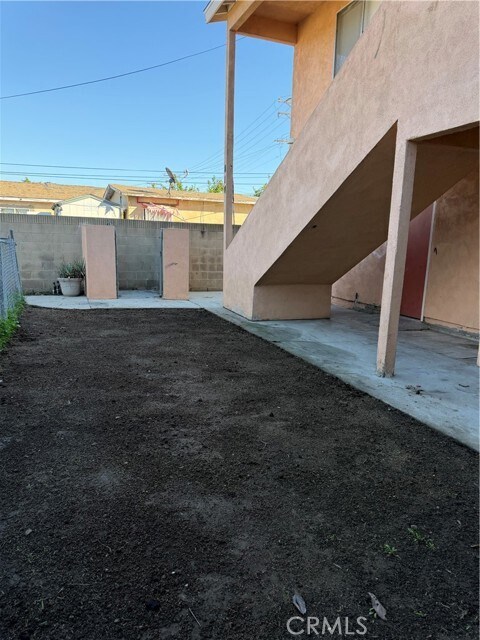 Building Photo - 814 E Erna Ave