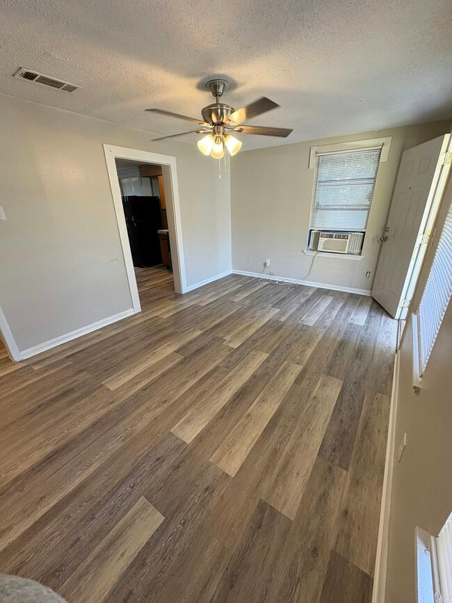 Building Photo - 1116 Ash Ave