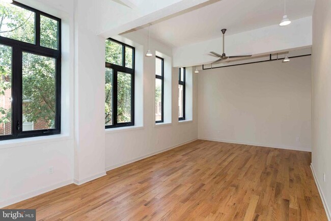 Building Photo - 2028-34 Rittenhouse Square