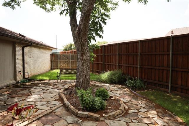 Building Photo - 2212 Tree House Ln