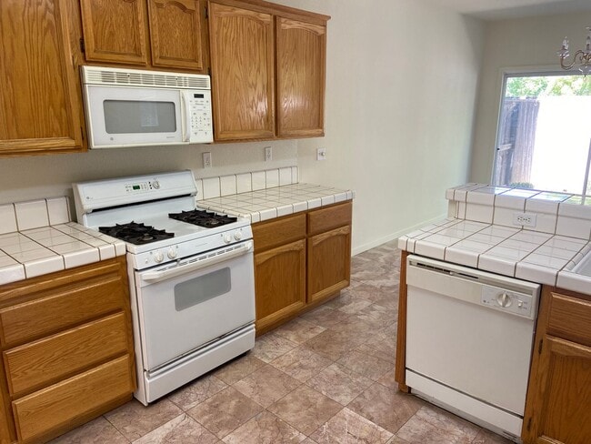 Building Photo - Bentley Square - Gated 3 Bdrm+office