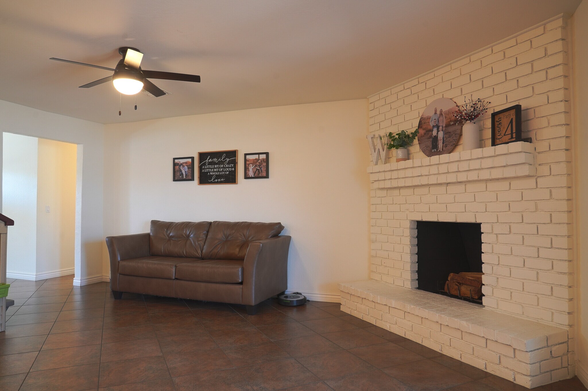 Building Photo - 2526 E Mercer Ln