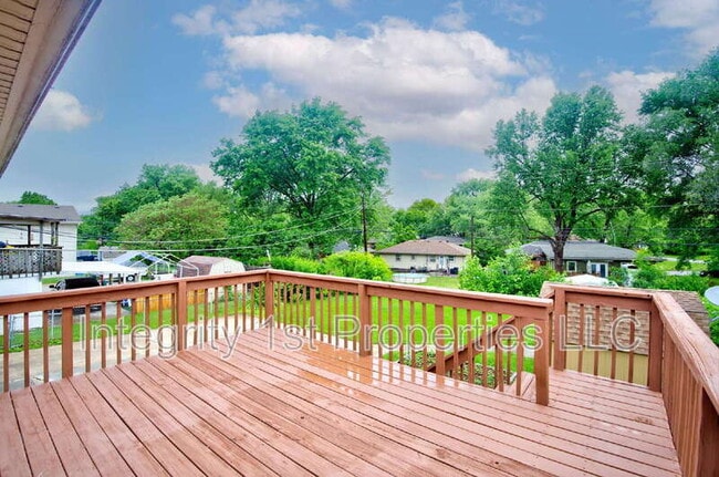 Building Photo - 6910 NW Belvidere Pkwy