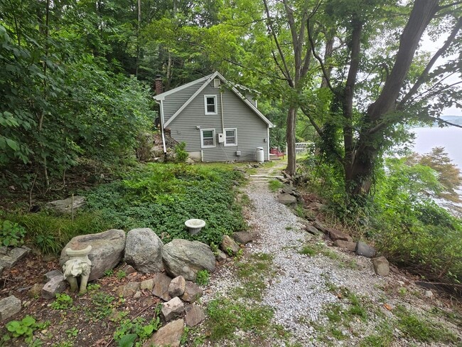 Building Photo - 2 Lake Terrace Dr