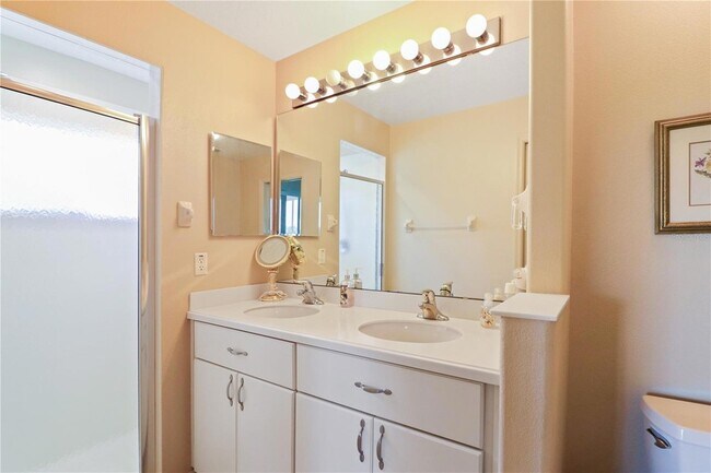 Building Photo - 20846 Queen Alexandra Dr