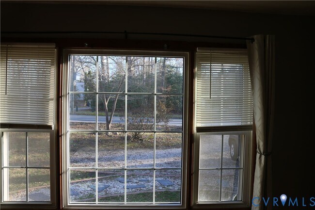 Building Photo - 9906 Family Ln