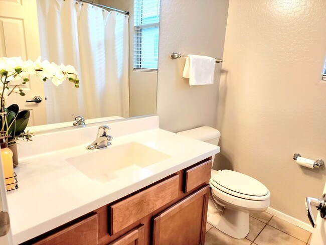 Building Photo - FULLY-FURNISHED 4/Bed 2/Bath in LAVEEN
