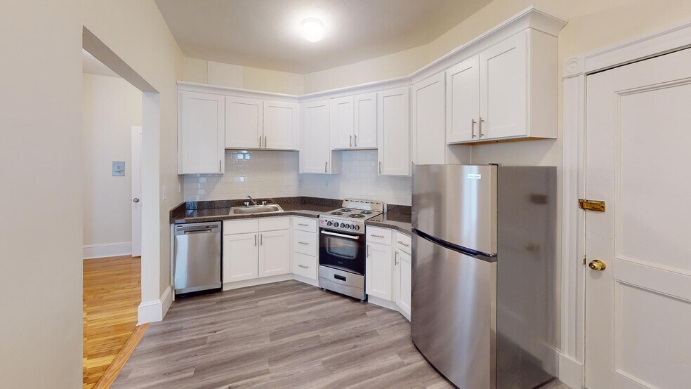 Building Photo - 1595 Beacon St