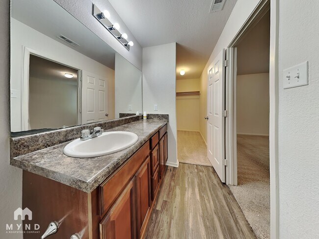 Building Photo - 9168 Pleasant Valley Dr
