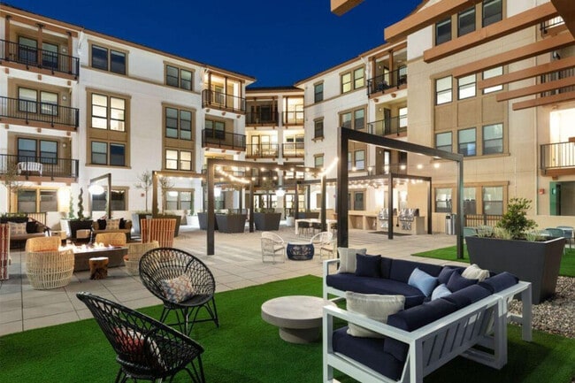 Building Photo - 1008 E El Camino Real