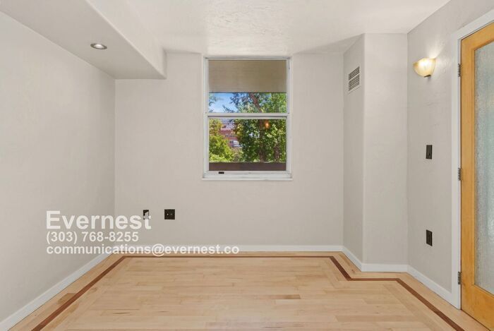 Building Photo - 601 W 11th Ave