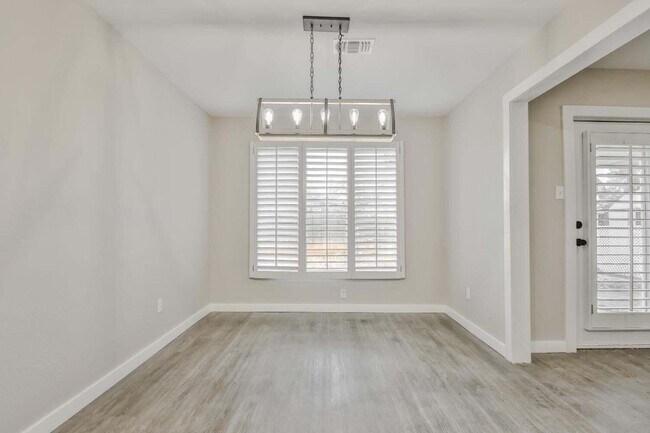 Building Photo - 8007 Elmwood Avenue