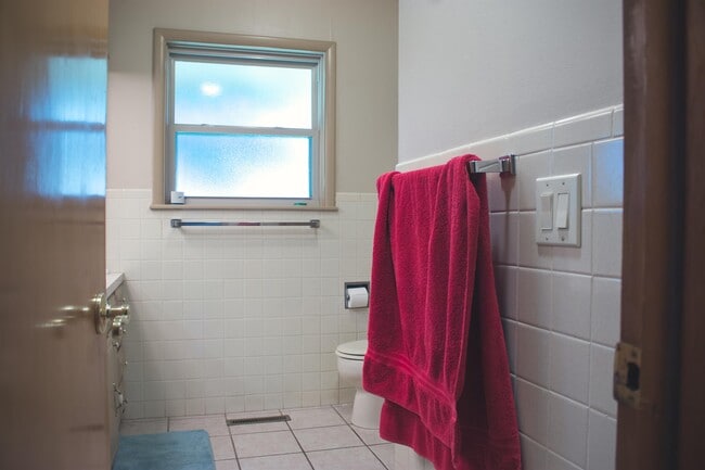 Building Photo - 1001 W Will Rogers Dr