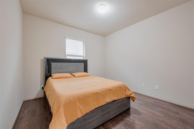 Building Photo - 4410 Fenetre Forest St