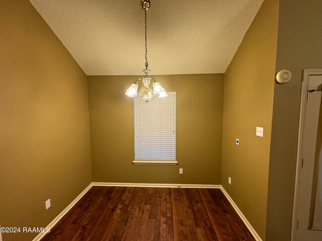 Building Photo - 109 Sugarcreek Dr