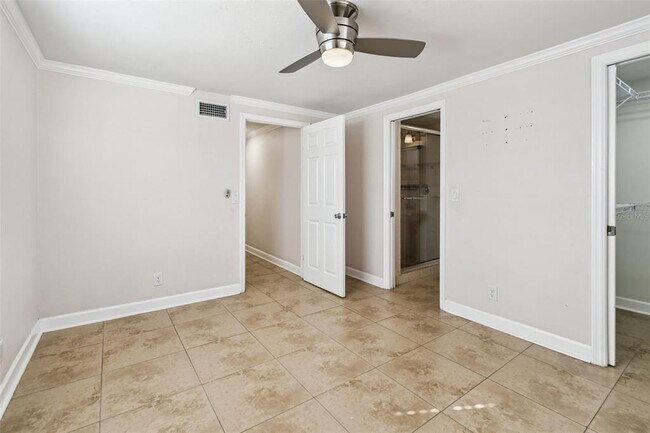 Building Photo - 6817 N Sterling Ave