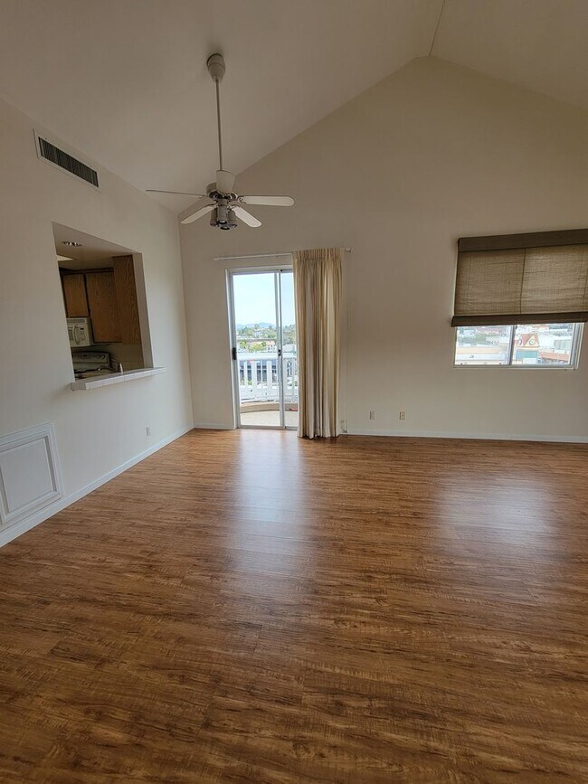 Building Photo - Spacious 2 Bed/2 Bath Condo in the Heart of La Mesa Village offering free COX Cable/WIFI