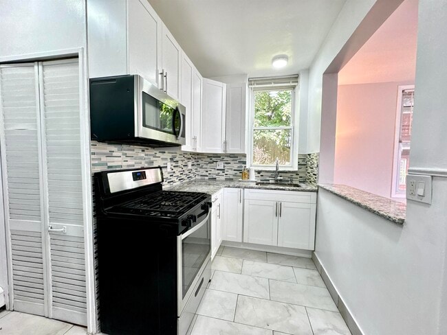 Building Photo - 414 Undercliff Ave