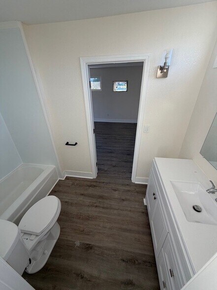 Building Photo - 2150 S San Jacinto Ave