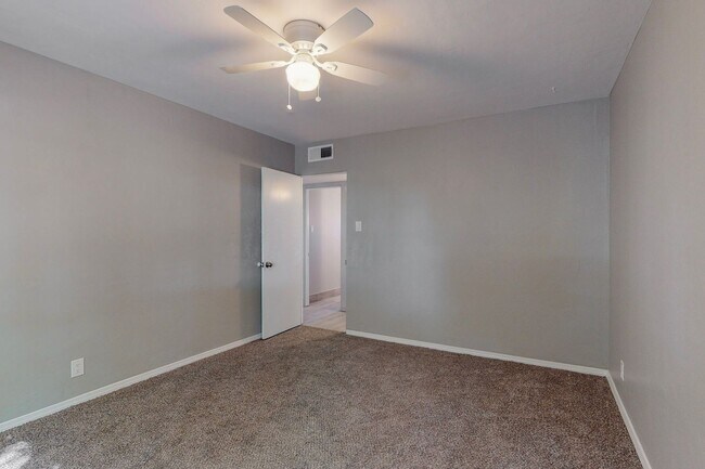 Building Photo - UPTOWN RENOVATED 3 Bedroom 2 Bath with garage