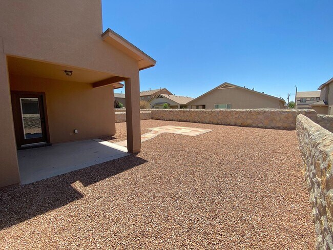 Building Photo - East El Paso LARGE 4bed/2.5bath Refrig A/C!