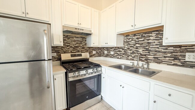 Building Photo - 317 S Homan Ave