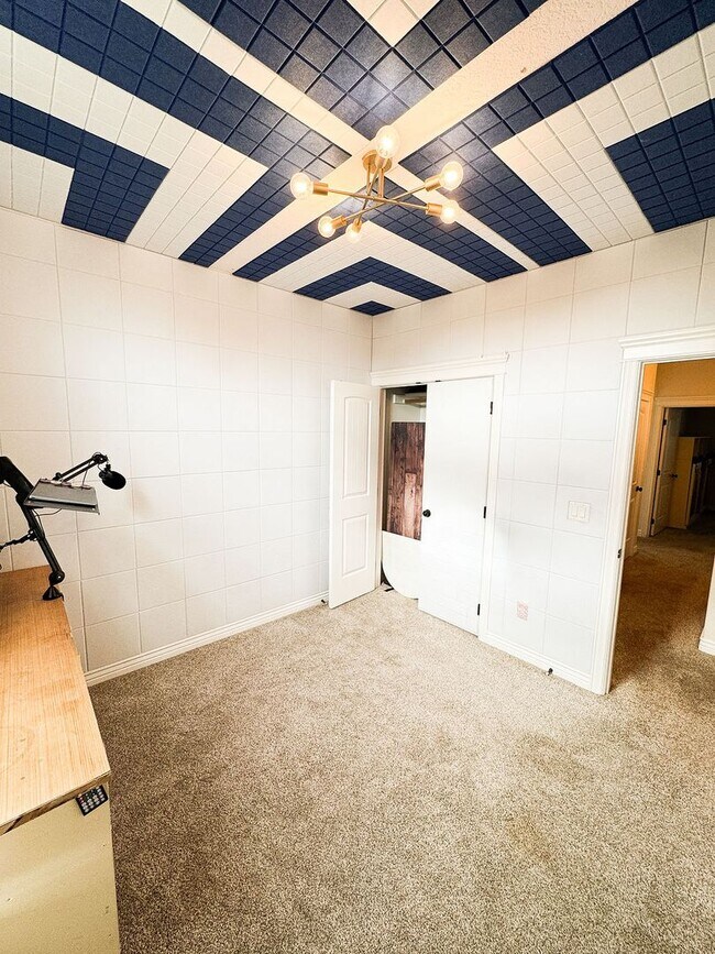 Building Photo - Beautiful Custom Home For Rent In Rexburg!