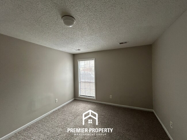 Building Photo - Charming 3BR/2BA Home in 38125 | Vaulted Ceilings, Built-ins & 2-Car Garage