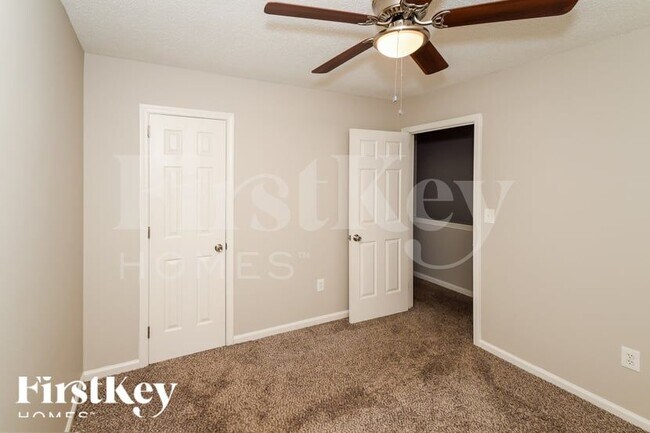 Building Photo - 122 Carriage Dr