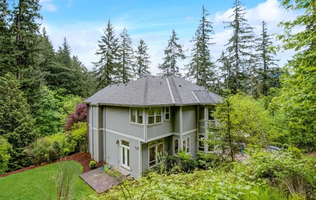 Building Photo - 4 bed/4bath, 5000sqft, adult home? Sober living? Barton Park!