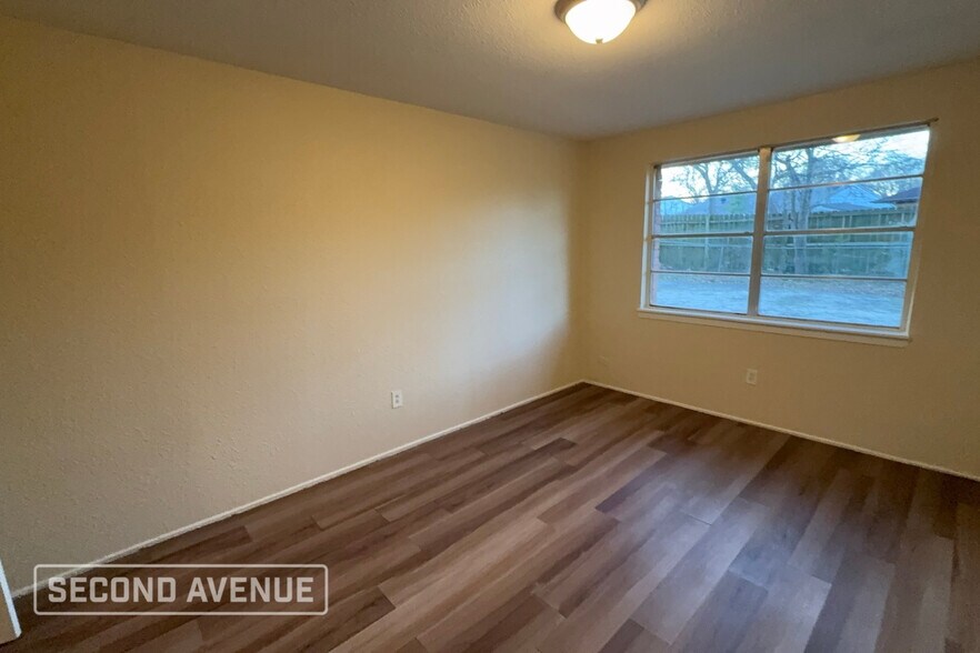 Building Photo - 501 Pamela Dr