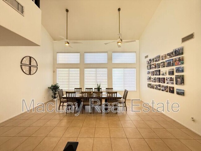 Building Photo - 757 W Aloe Pl