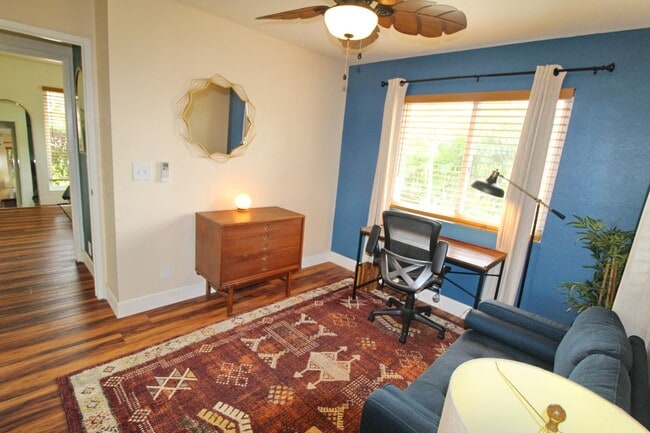 Building Photo - Stand-alone, Remodeled, Tastefully Furnished and Decorated 3Bed/2Bath Home in Southpointe with a ...