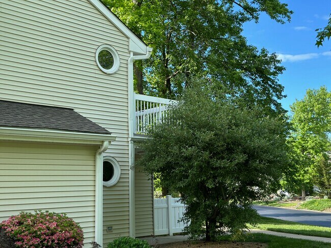 Building Photo - 2 Wynwood Dr