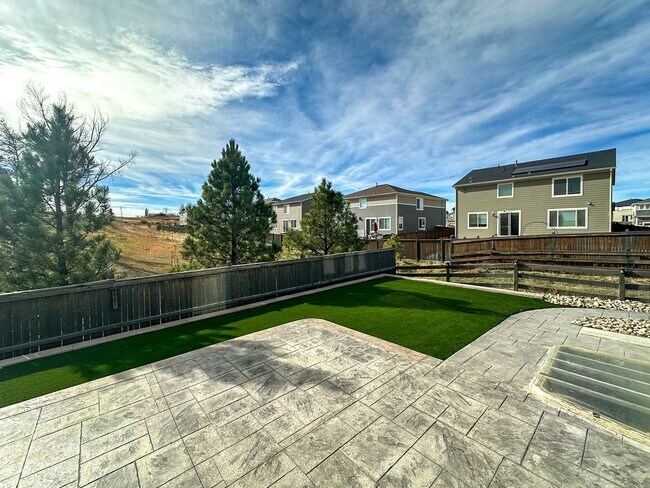 Building Photo - Almost Brand New Meadowlark 4bd 3.5ba home