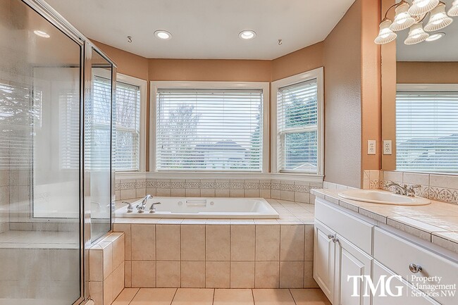 Building Photo - Stunning Home in Sought-After Ashley Heights!