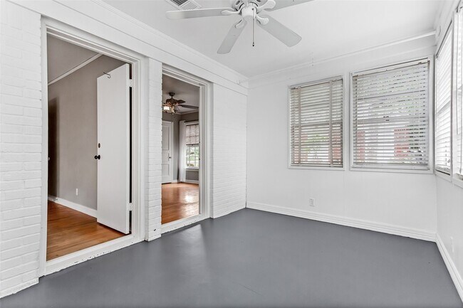Building Photo - 1510 S Montreal Ave
