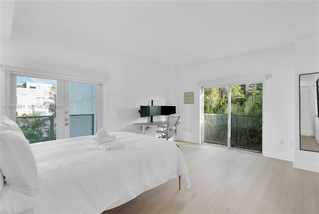 Building Photo - 828 3rd St