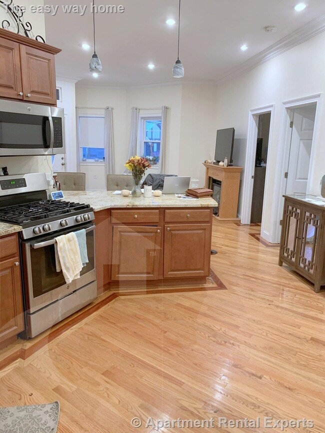 Primary Photo - 406 Medford St