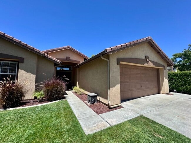 Building Photo - Available for LEASE! 3 bedroom 2 bathroom ...